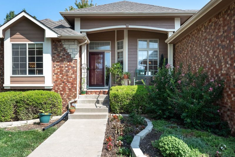 2032 Briarwood, Newton, KS 67114