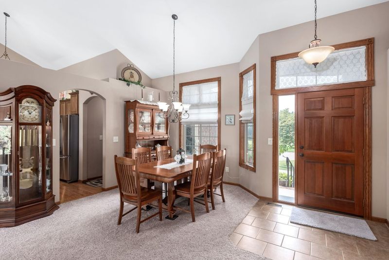 2032 Briarwood, Newton, KS 67114