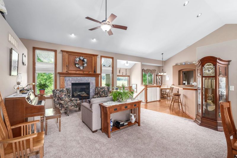 2032 Briarwood, Newton, KS 67114