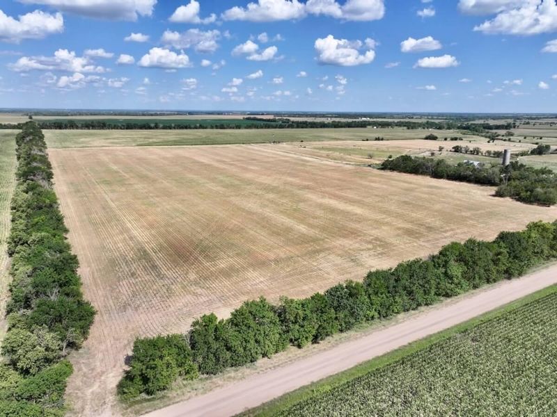 5604 S Oliver Rd, Newton, KS 67114