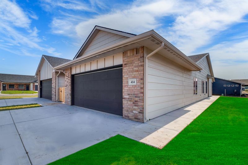 450 Long Path Ct, Goddard, KS 67052