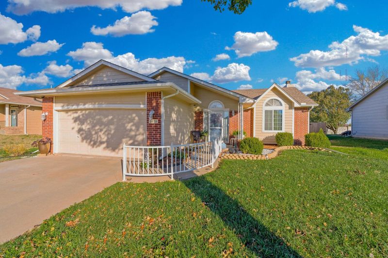 5602 Shadowridge St, Wichita, KS 67220