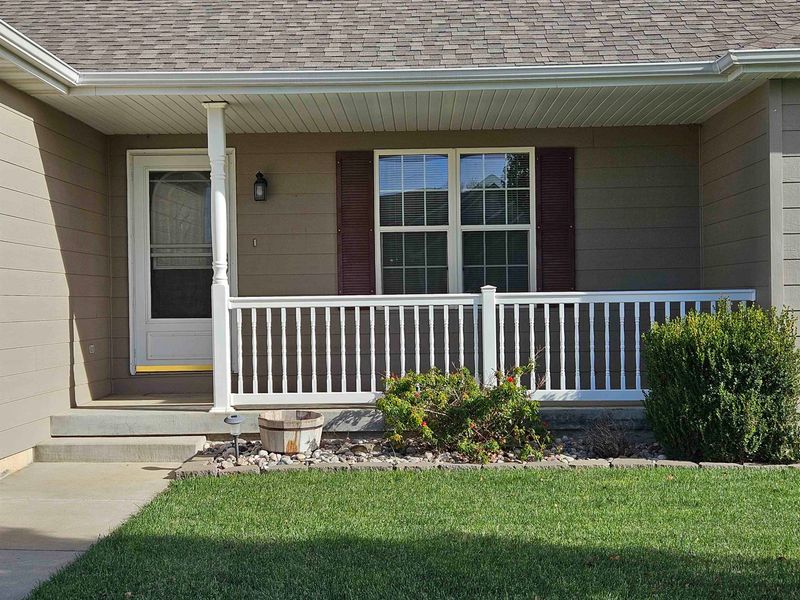 2413 Mitchell Dr, Salina, KS 67401