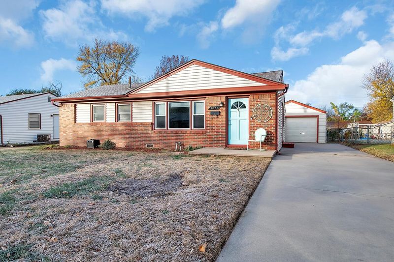 1021 N El Paso Dr, Derby, KS 67037