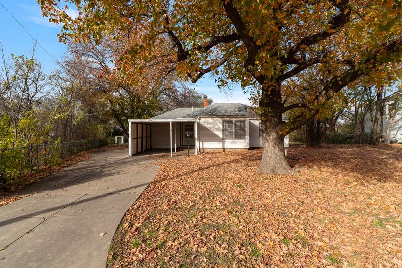 3218 E Countryside Plz, Wichita, KS 67218