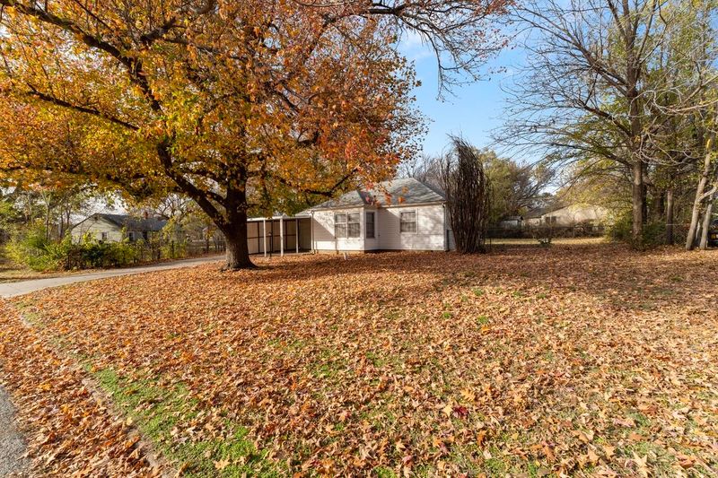 3218 E Countryside Plz, Wichita, KS 67218