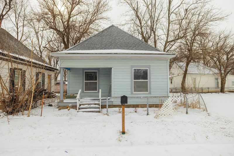 607 E 15th St N, Wichita, KS 67214