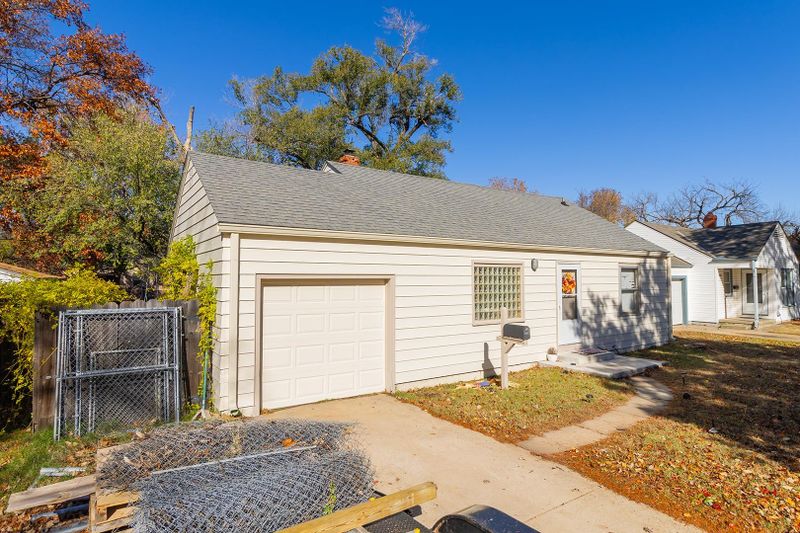 2338 E Menlo St, Wichita, KS 67211