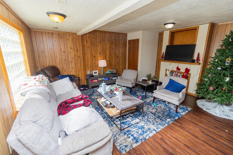 2338 E Menlo St, Wichita, KS 67211