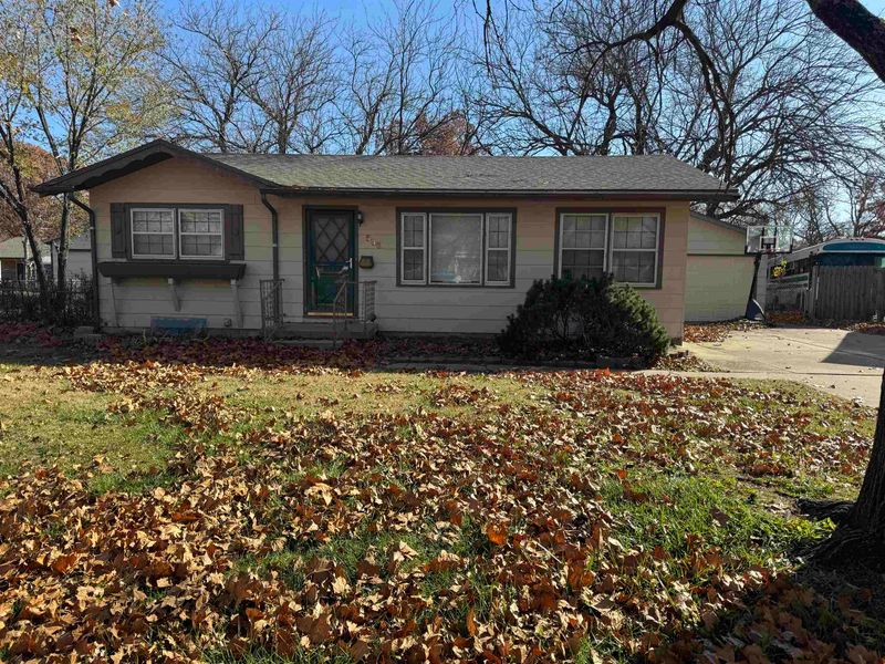 536 S Circle Dr, Derby, KS 67037
