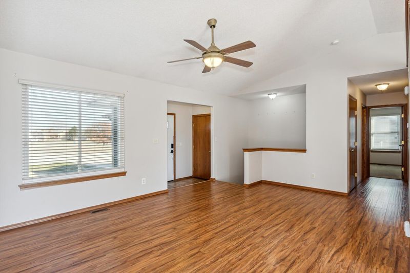 1107 N Raintree Dr, Derby, KS 67037