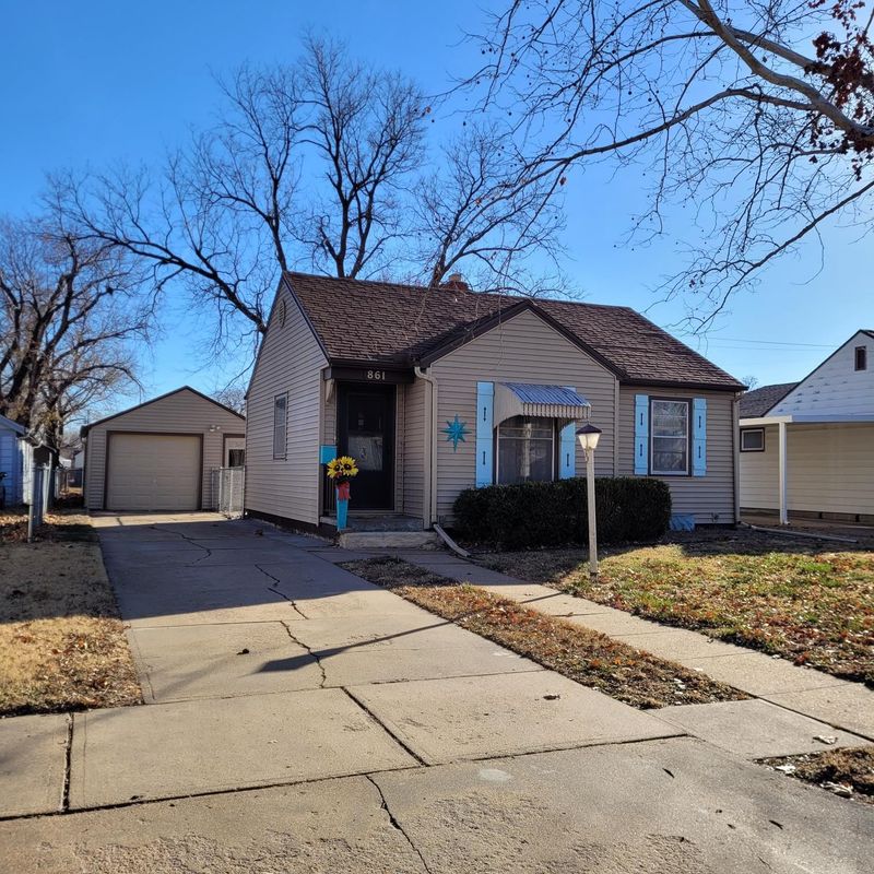 861 Merrill St, Salina, KS 67401