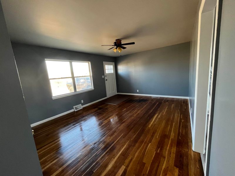 857 Plaza Dr, Salina, KS 67401