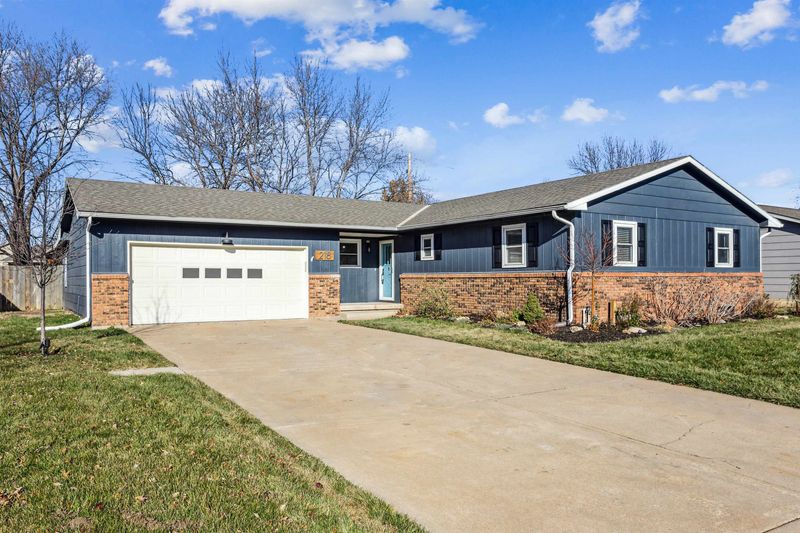 218 E Fox Brier Rd, Rose Hill, KS 67133