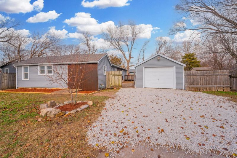 422 W 2nd Ave, Goddard, KS 67052