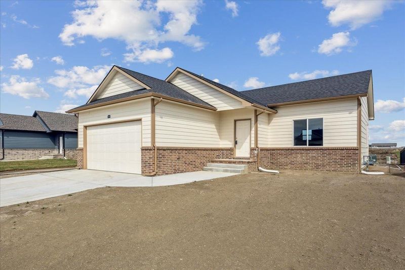 8998 E Summerside Pl, Bel Aire, KS 67226