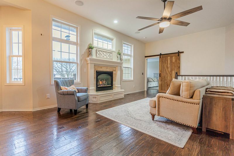 906 Mccaskey Ct, Rose Hill, KS 67113