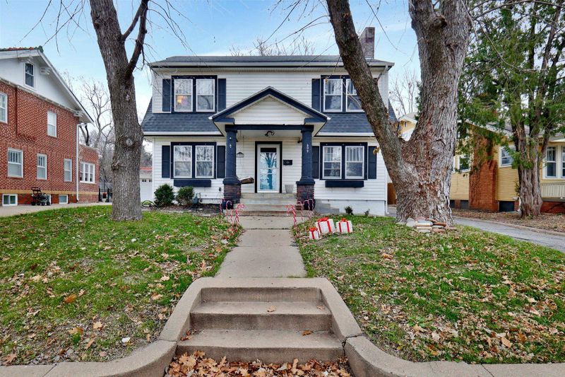 302 S Bluff Ave, Wichita, KS 67218