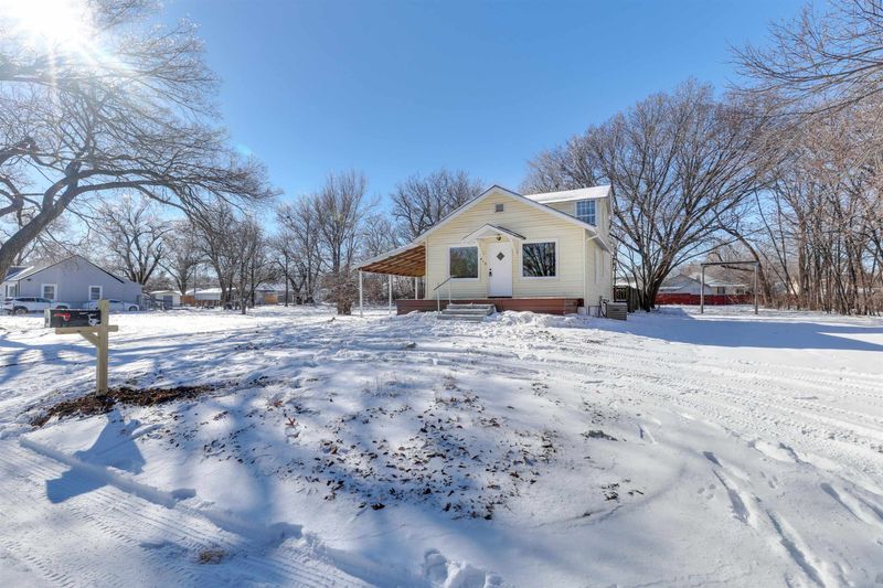 415 S All Hallows Ave, Wichita, KS 67213