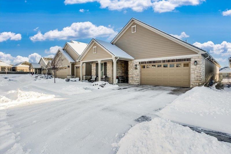 913 E Cross Creek Ct, Derby, KS 67037