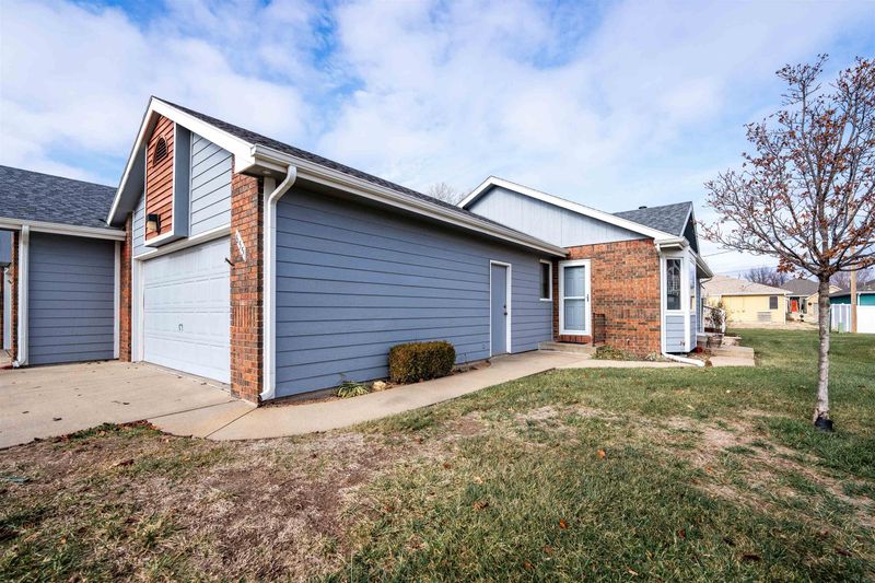 655 Georgetown Rd, Salina, KS 67401