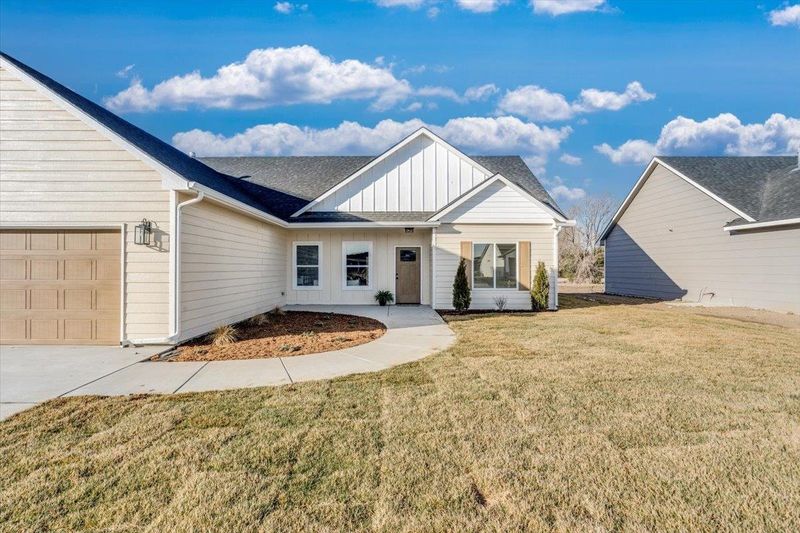 617 S Sweetwater Cir, Maize, KS 67101