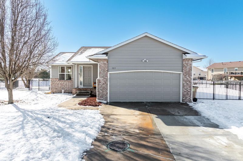 1819 N Wolfberry Ct, Andover, KS 67002
