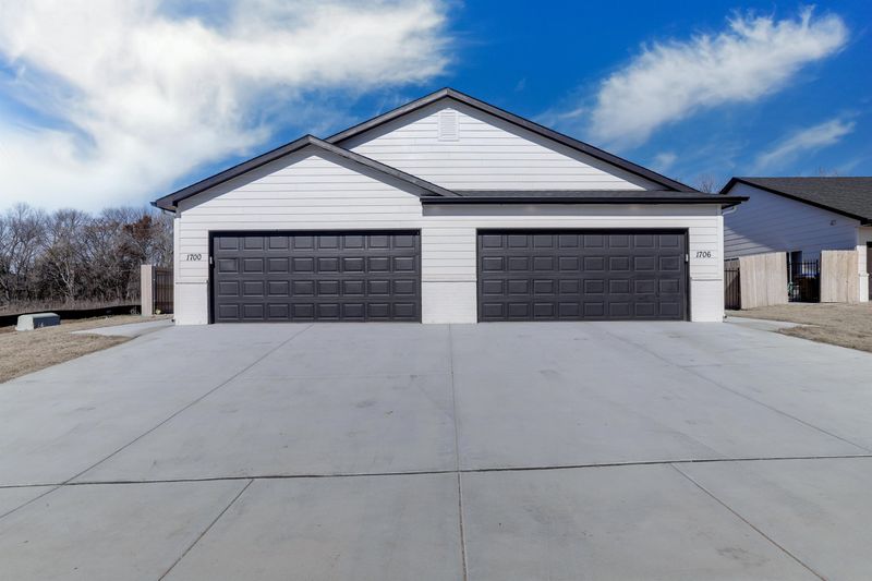 1749 Decarsky Ct, Derby, KS 67037
