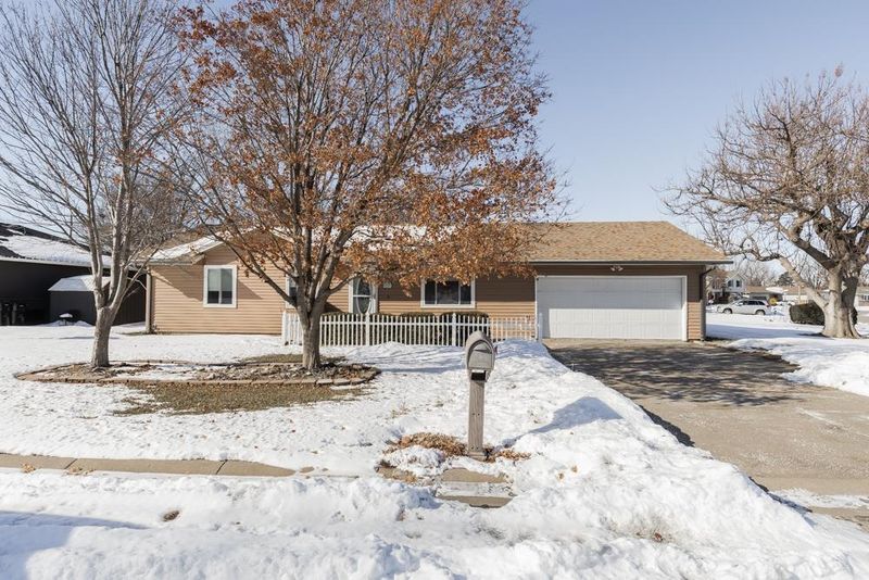 2800 Patty Dr, Salina, KS 67401