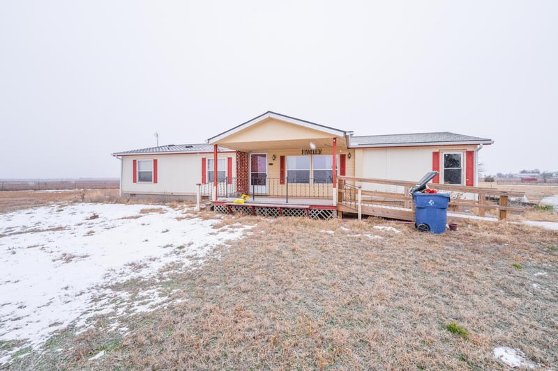 987 W Ray Rd, Conway Springs, KS 67031