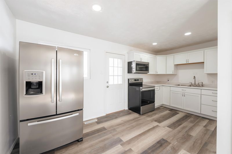 372 Maple Ave, Salina, KS 67401