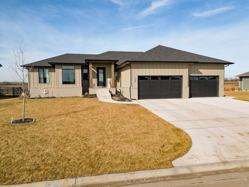 120 S Wellcrest Ct, Goddard, KS 67052