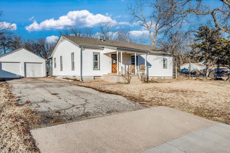 652 E Main St, Mulvane, KS 67110