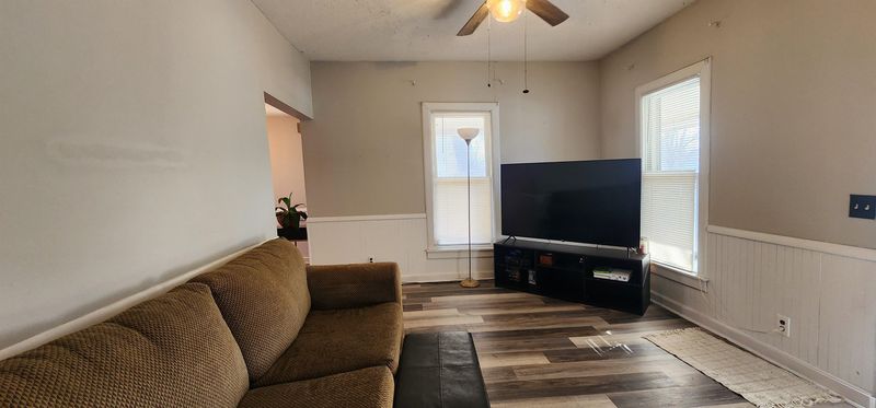 210 W 10th St, Newton, KS 67114