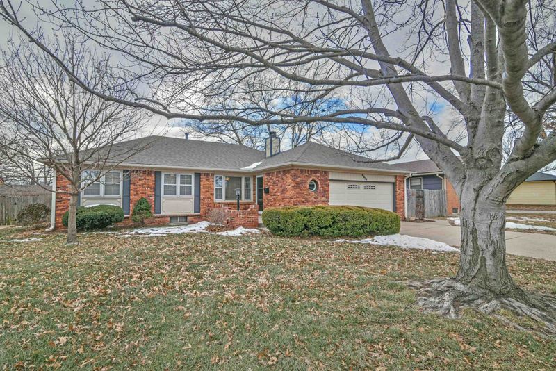 8029 E Watson Ln, Wichita, KS 67207