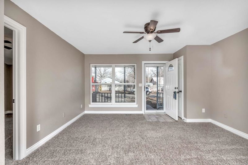 443 W 4th St, Haysville, KS 67060