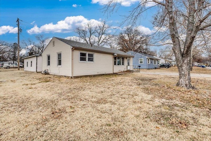 1201 Golf St, Augusta, KS 67010