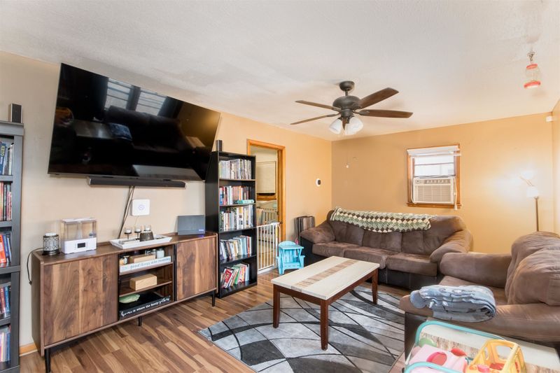 908 SE 2nd St, Newton, KS 67114