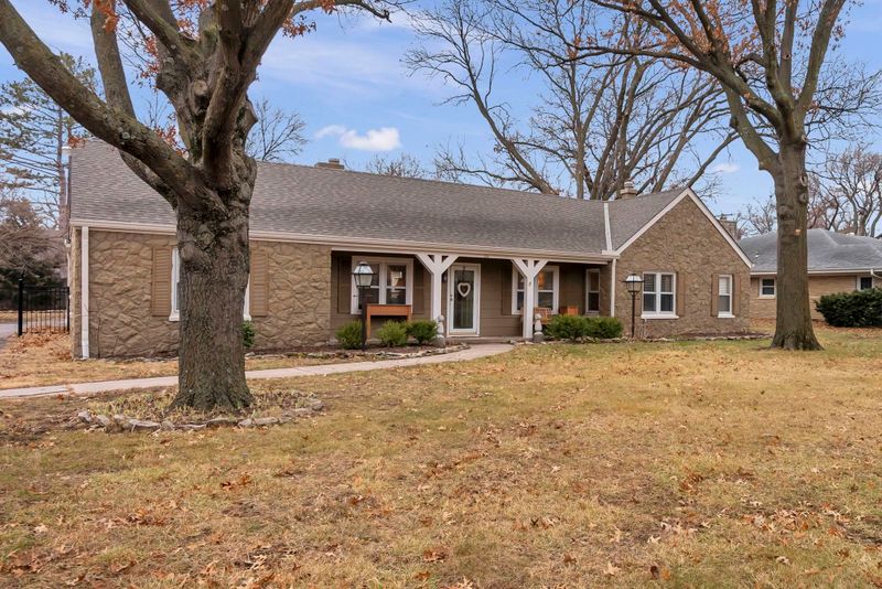 15 E Huntington Ave, Eastborough, KS 67206