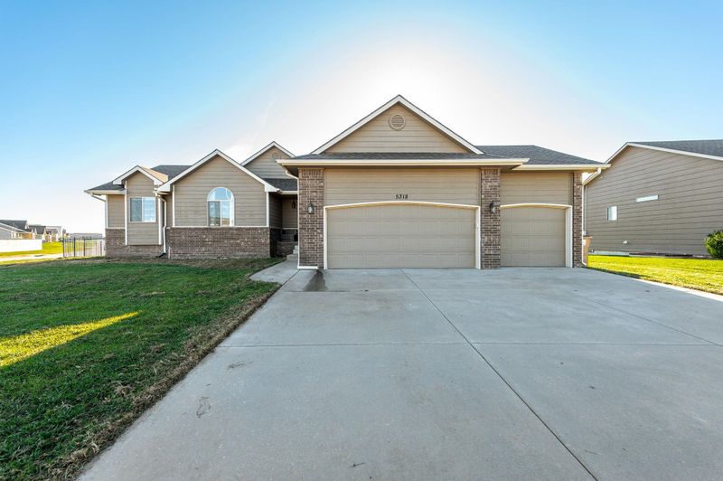 5318 N Rock Spring St, Bel Aire, KS 67226