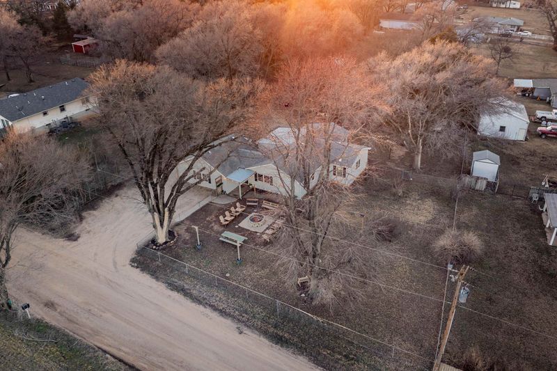 1405 N Webb Rd, Mulvane, KS 67110-8052