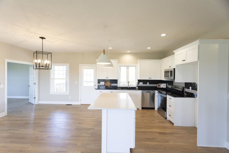16585 SW 140th St, Rose Hill, KS 67133