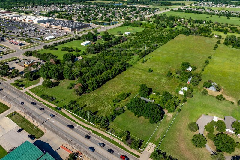 1400 N Rock Rd, Derby, KS 67037