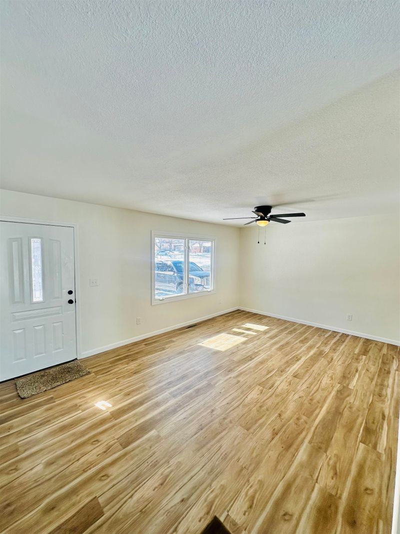 508 E Helbert St, Mulvane, KS 67110