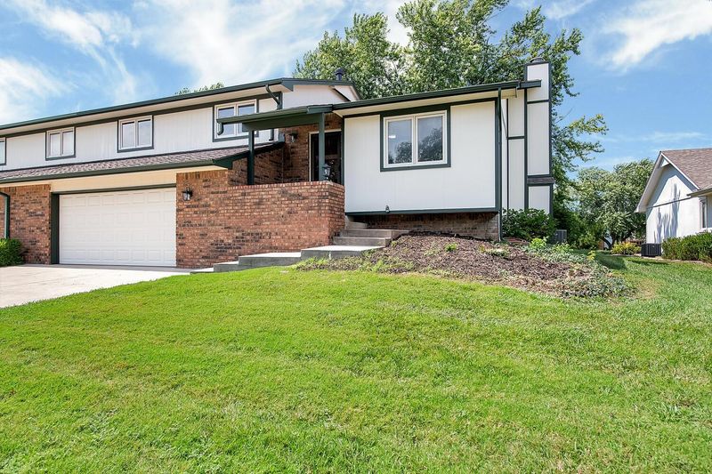 90 E Saint Cloud Pl, Wichita, KS 67230