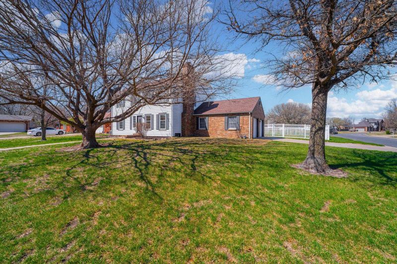 302 W Lexington Rd, Andover, KS 67002