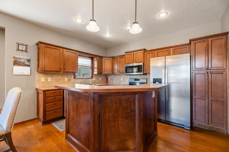 2048 E Brookstone, Derby, KS 67037-9751