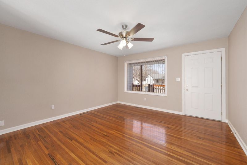 2957 E Glen Oaks, Wichita, KS 67216