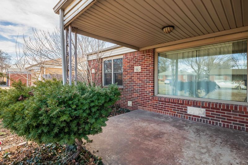 301 W Hunter, Haysville, KS 67060