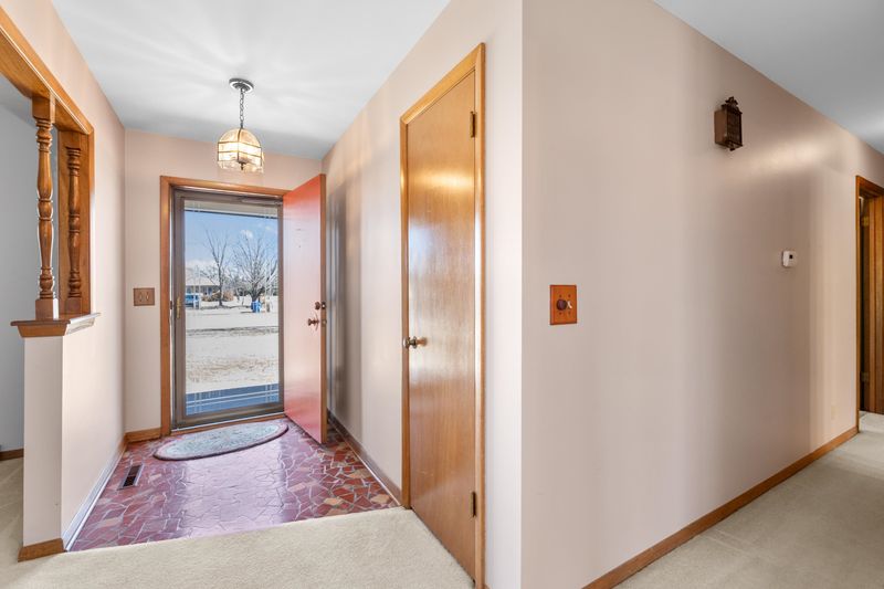 823 N Andover Rd, Andover, KS 67002